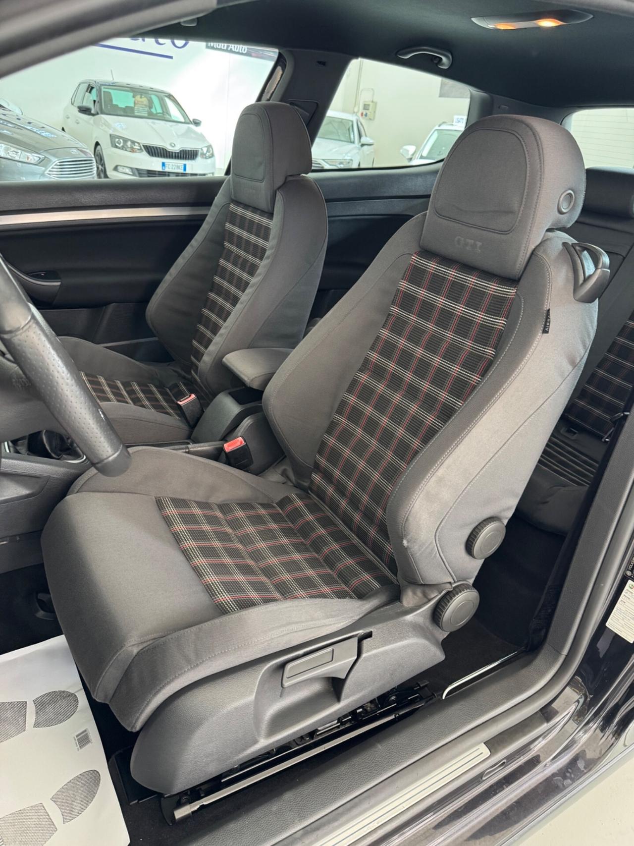 Volkswagen Golf GTI 2.0 16V TFSI 3p. 200cv