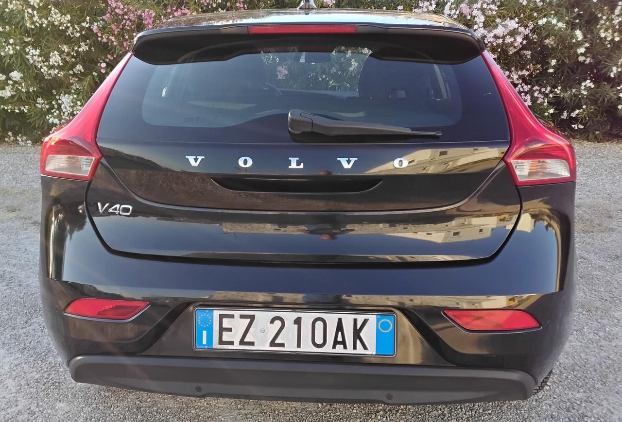 Volvo V40 D2 1.6 R-design Kinetic