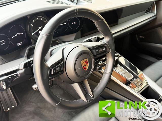 PORSCHE 911 Carrera 4S