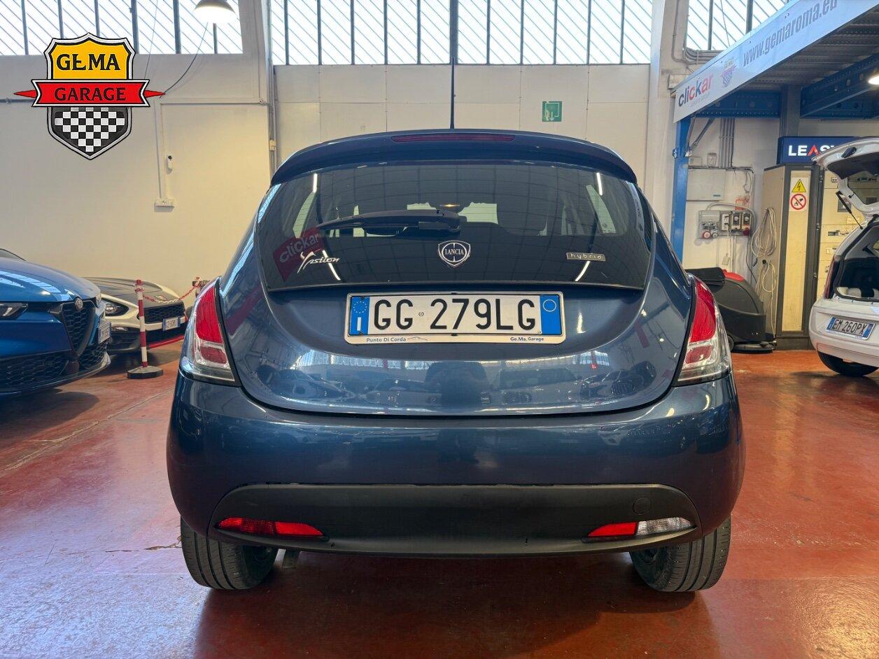 Lancia Ypsilon 1.0 firefly hybrid Silver s&s 70cv