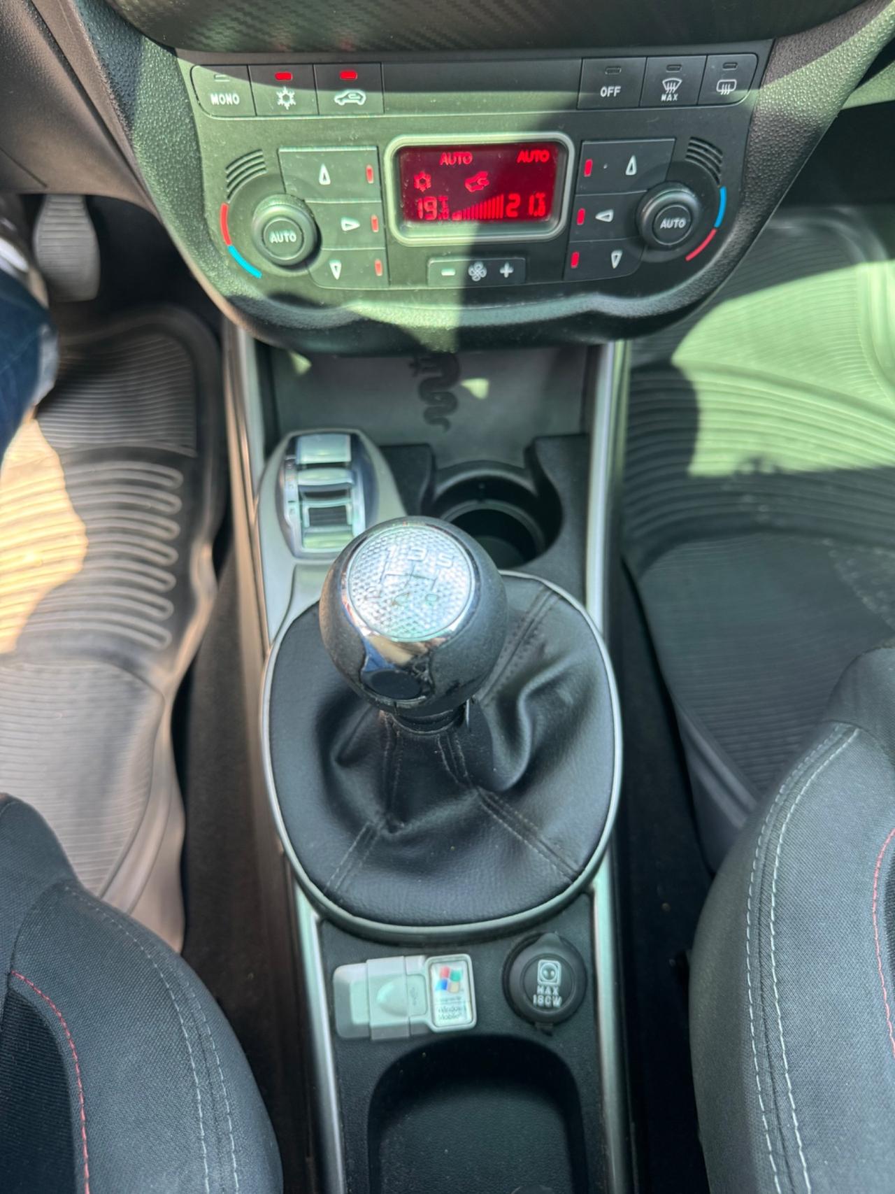 Alfa Romeo MiTo 1.3 JTDm-2 95 CV S&S Distinctive Sport Pack