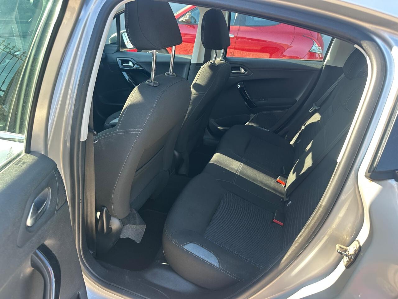 Peugeot 208 1.4 HDi 68 CV Allure 2014