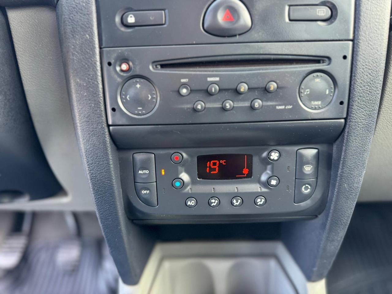 Renault Clio 1.2 16V cat 5 porte Privilège