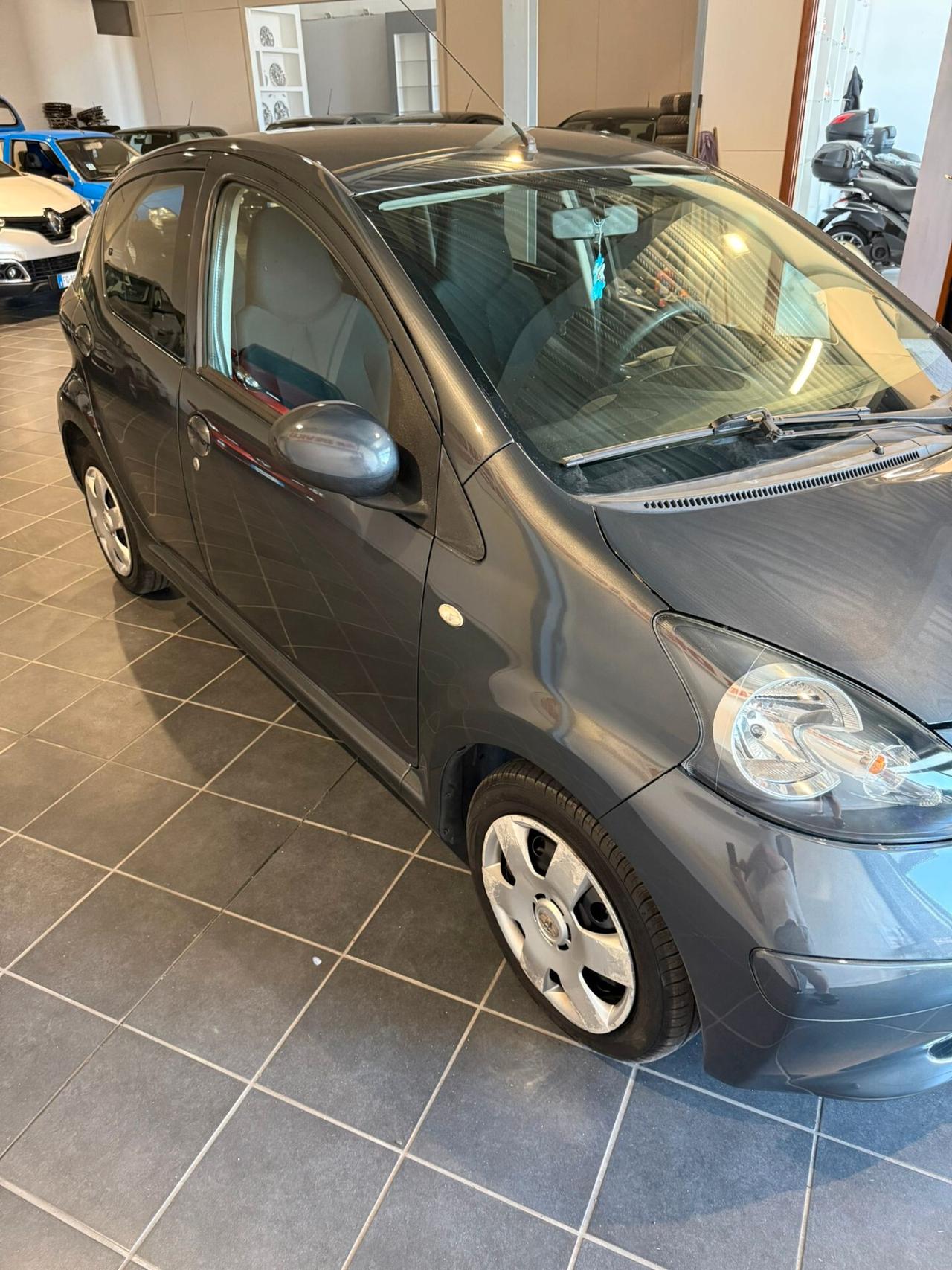 Toyota Aygo 70 mila km - NEOPATENTATI