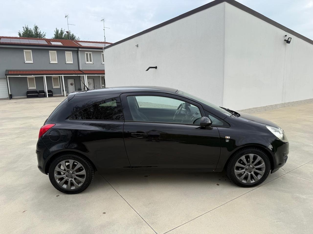 Opel Corsa 1.2 3 porte Sport