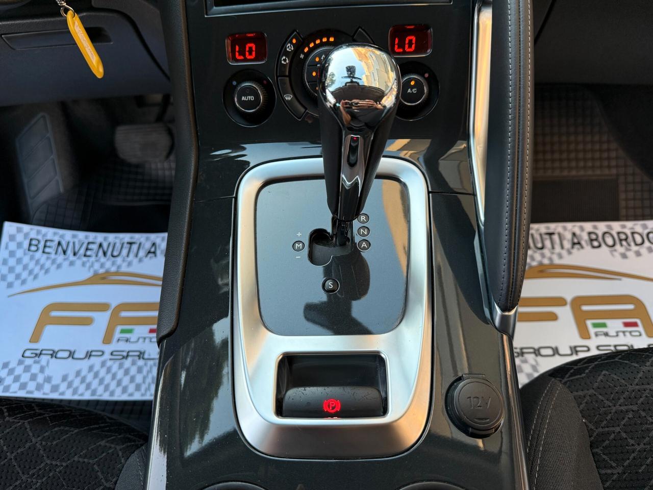 Peugeot 3008 1.6 eHDi AUTOMATIC NAVI LED - 2015