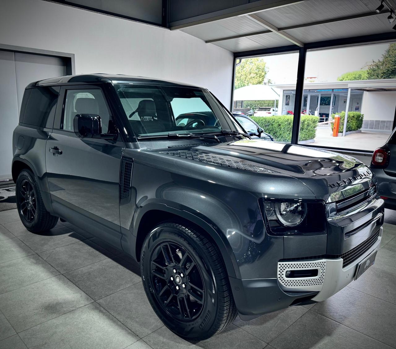 Land Rover Defender 90 3.0d i6 200CV Mhev X-Dynamic S Carpatian Grey
