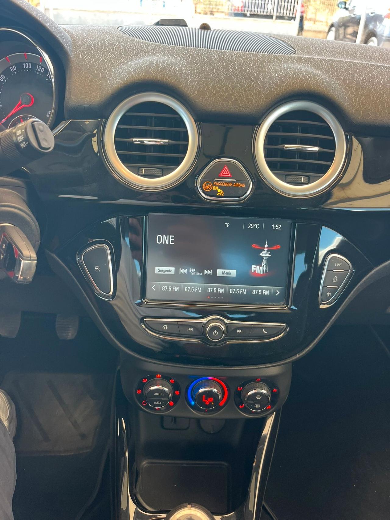 Opel Adam 1.4 87 CV GPL Tech Unlimited