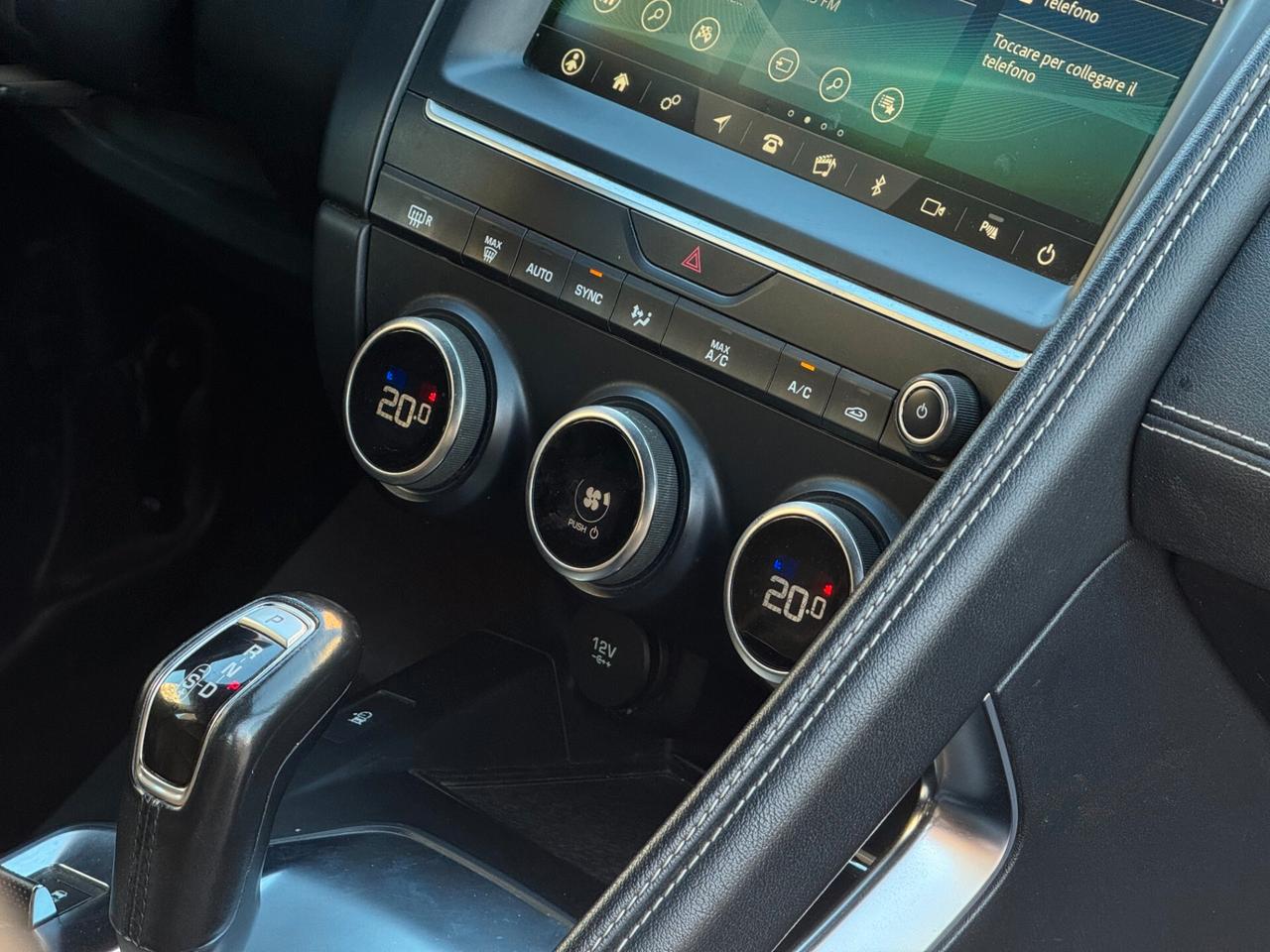 Jaguar E-Pace 2.0D 150 CV AWD R-Dynamic S Autocarro