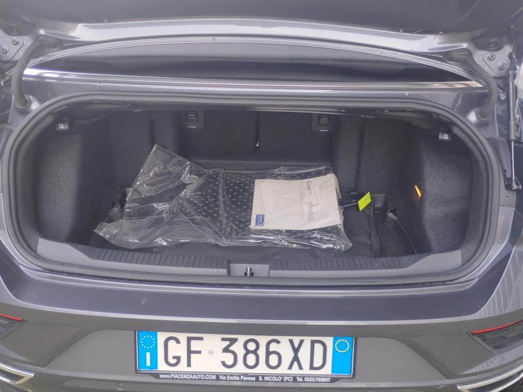 Volkswagen T-Roc Cabriolet 1.5 tsi R-LINE..VIRTUAL.CERCHI 19.NAVI