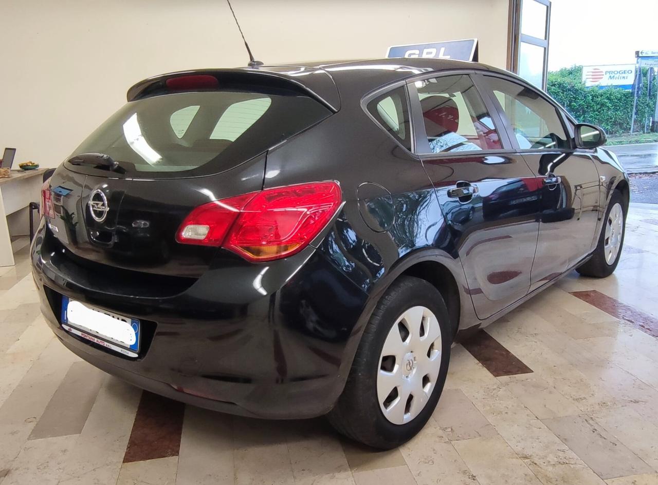 Opel Astra 1.4 100CV 5 porte Cosmo