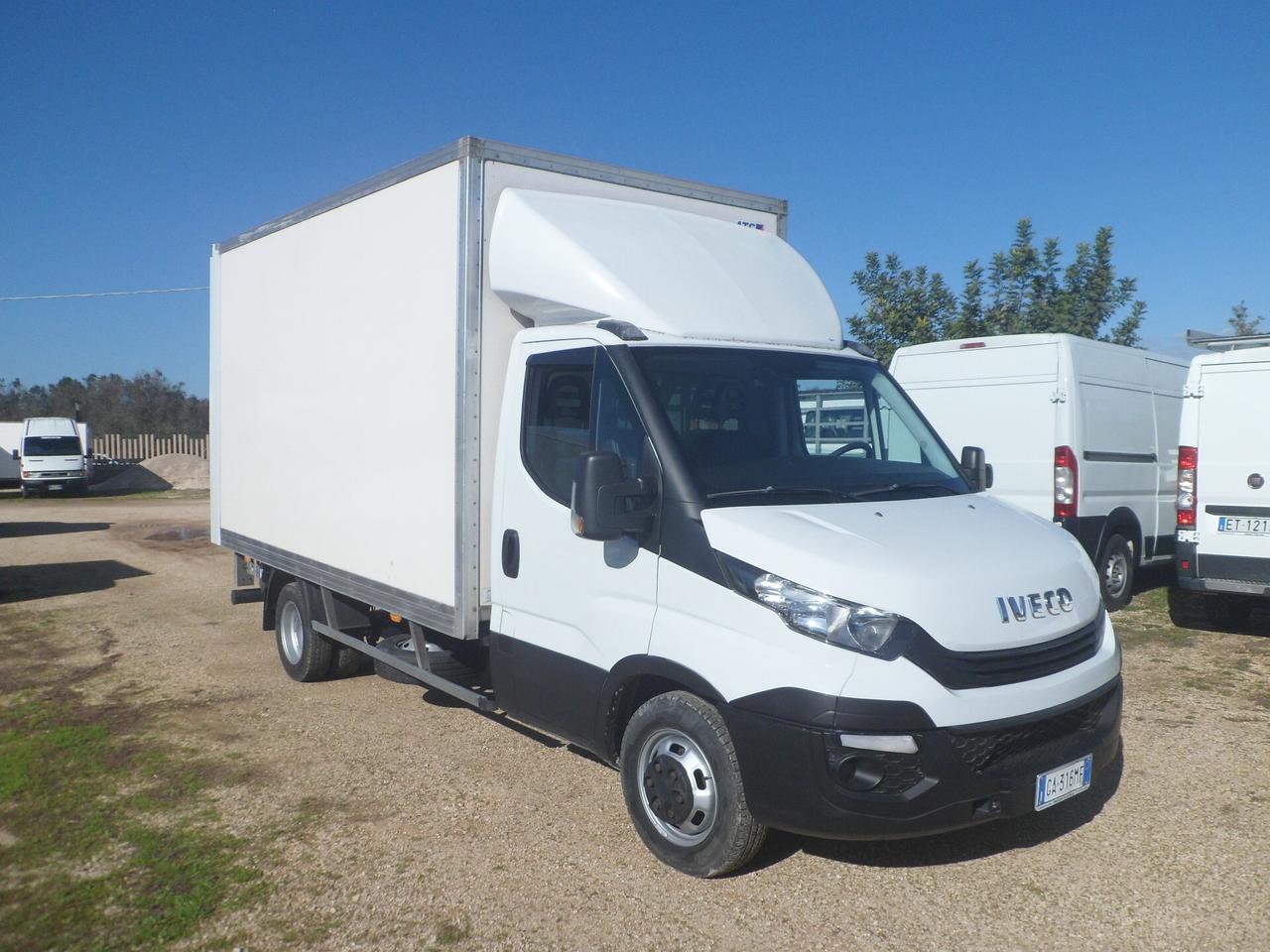 Iveco Daily 35c16 furgonatura con pedana