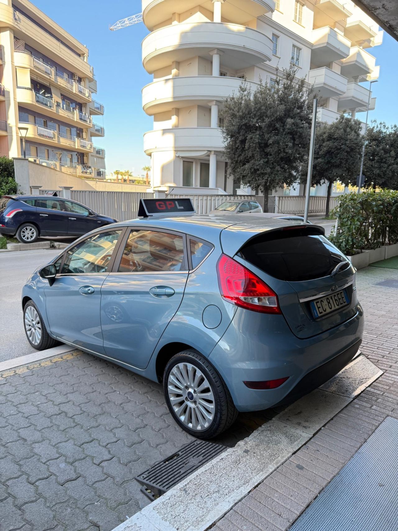 Ford Fiesta 1.4 5 porte Bz.- GPL Titanium