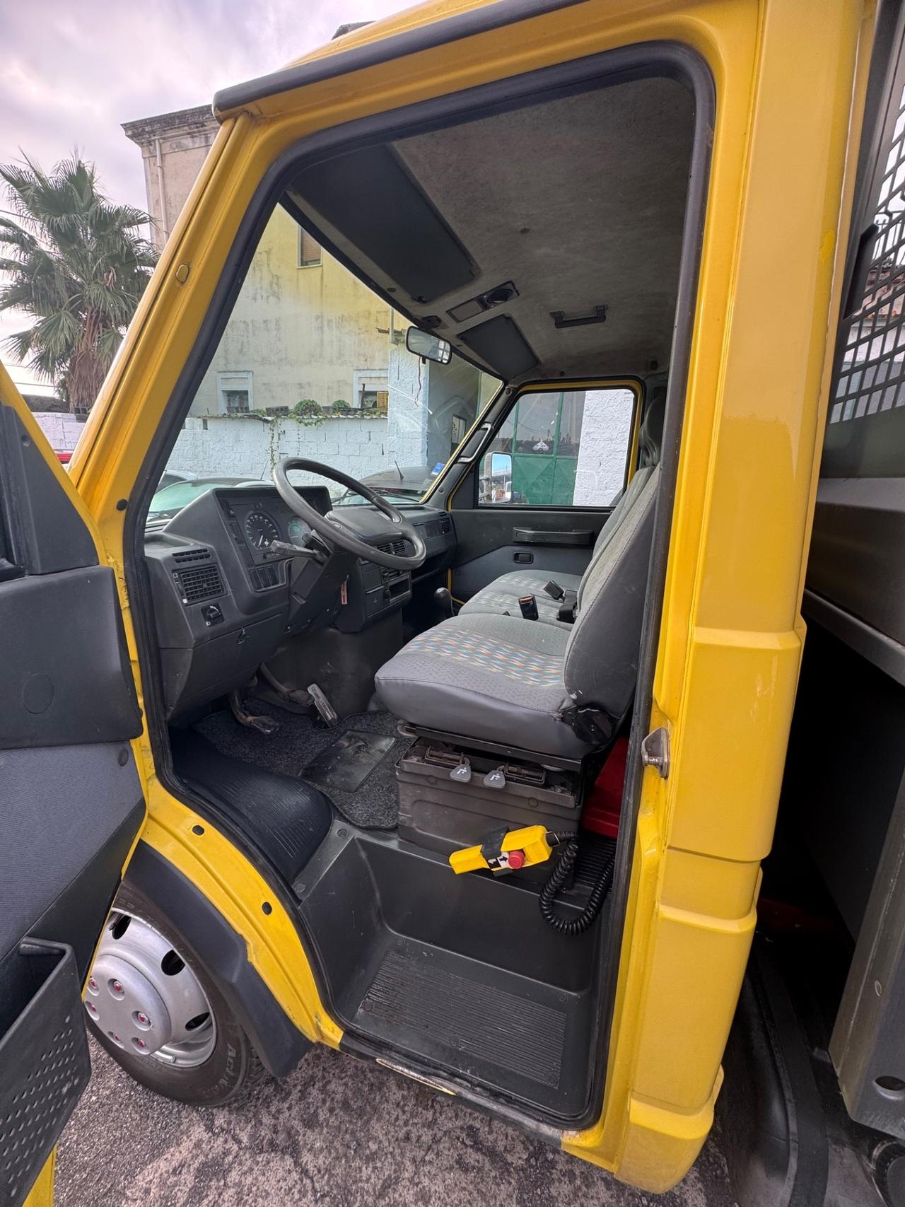 Iveco Daily 35.12 2.8 TDI ribaltabile 3 laterale