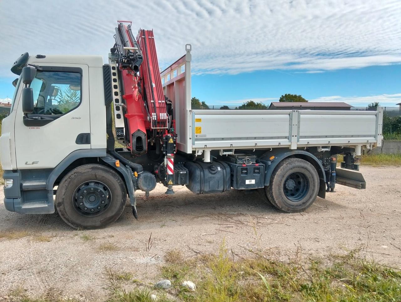 Motrice DAF con Gru #GM