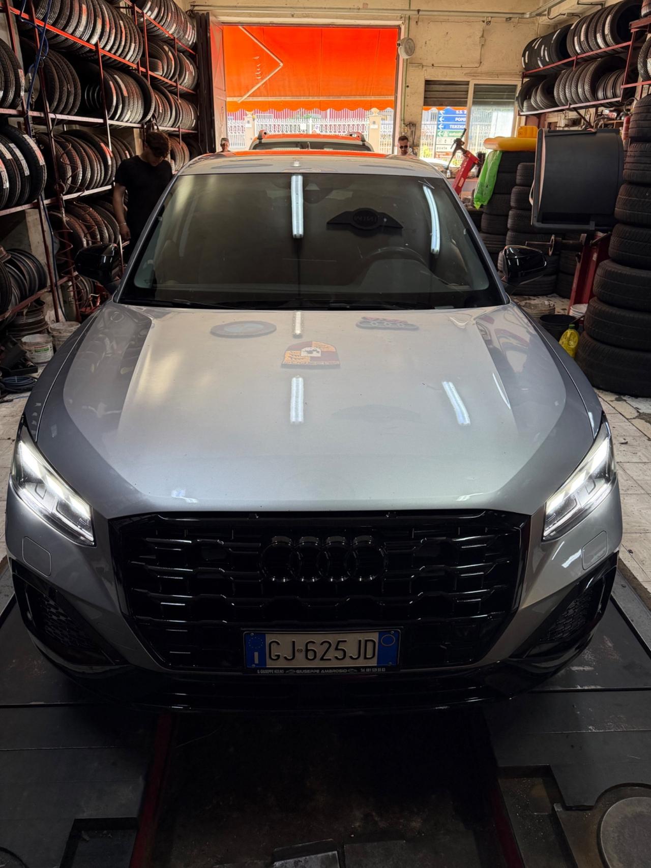 Audi Q2 30 TDI S tronic Identity Black