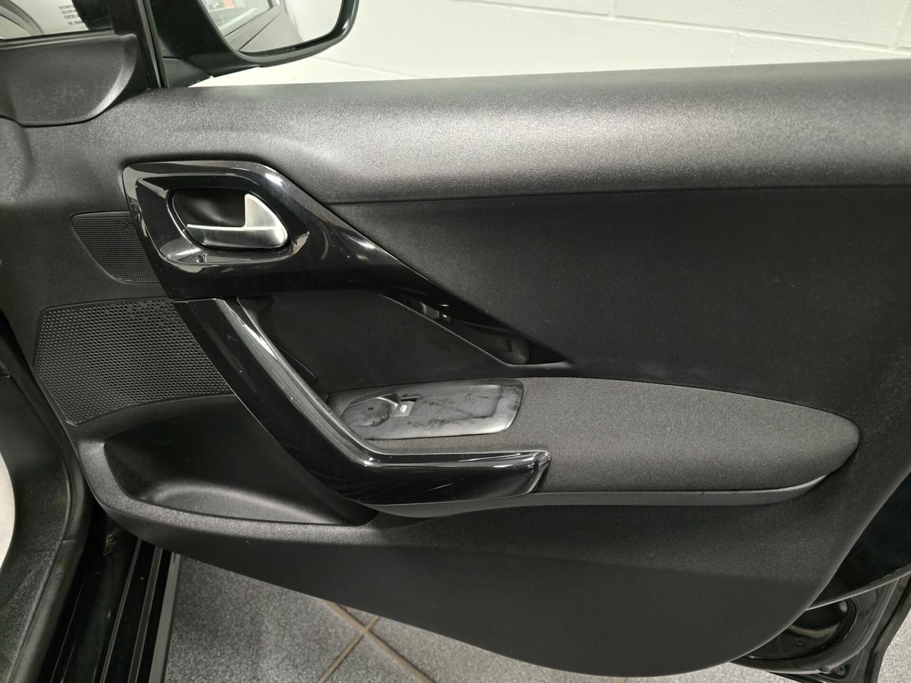 Peugeot 208 PureTech 82 5 porte Allure OK NEOPATENTATI