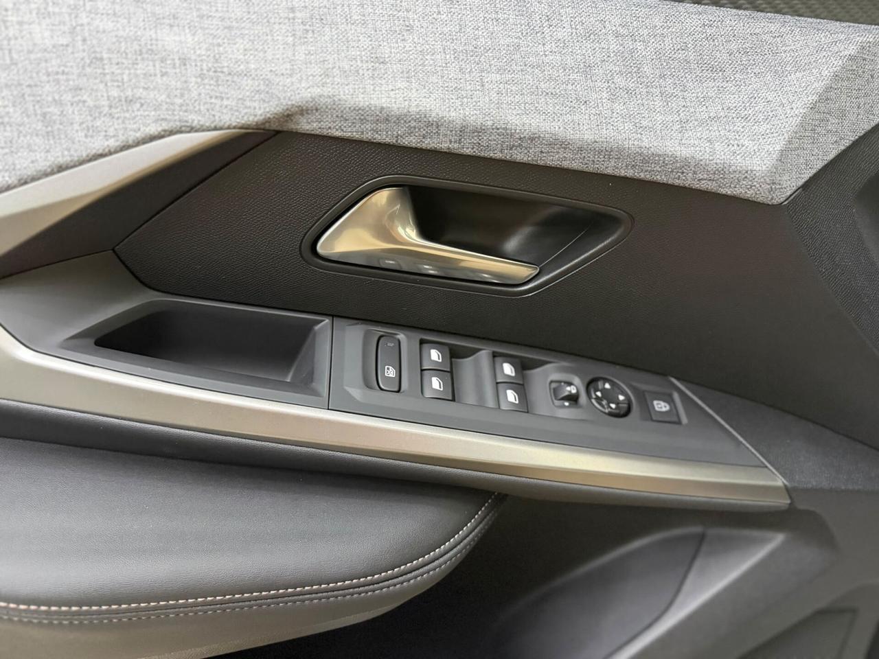 Peugeot 3008 Hybrid 145 e-DCS6 Allure