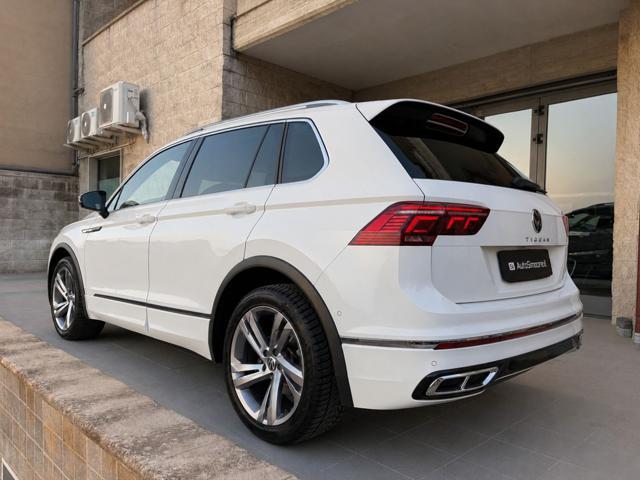 VOLKSWAGEN Tiguan 2.0 TDI 150 CV SCR DSG R-Line LUCI AMBIENTE