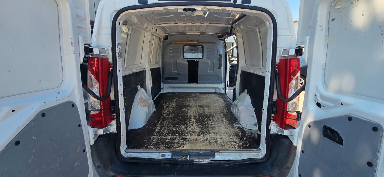 Peugeot Expert 2.0 Furgone pronto al lavoro