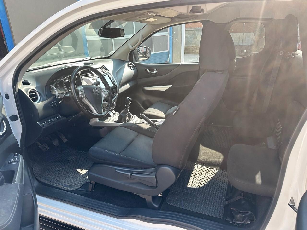 Nissan Navara 2.3 dCi 4WD King Cab Acenta