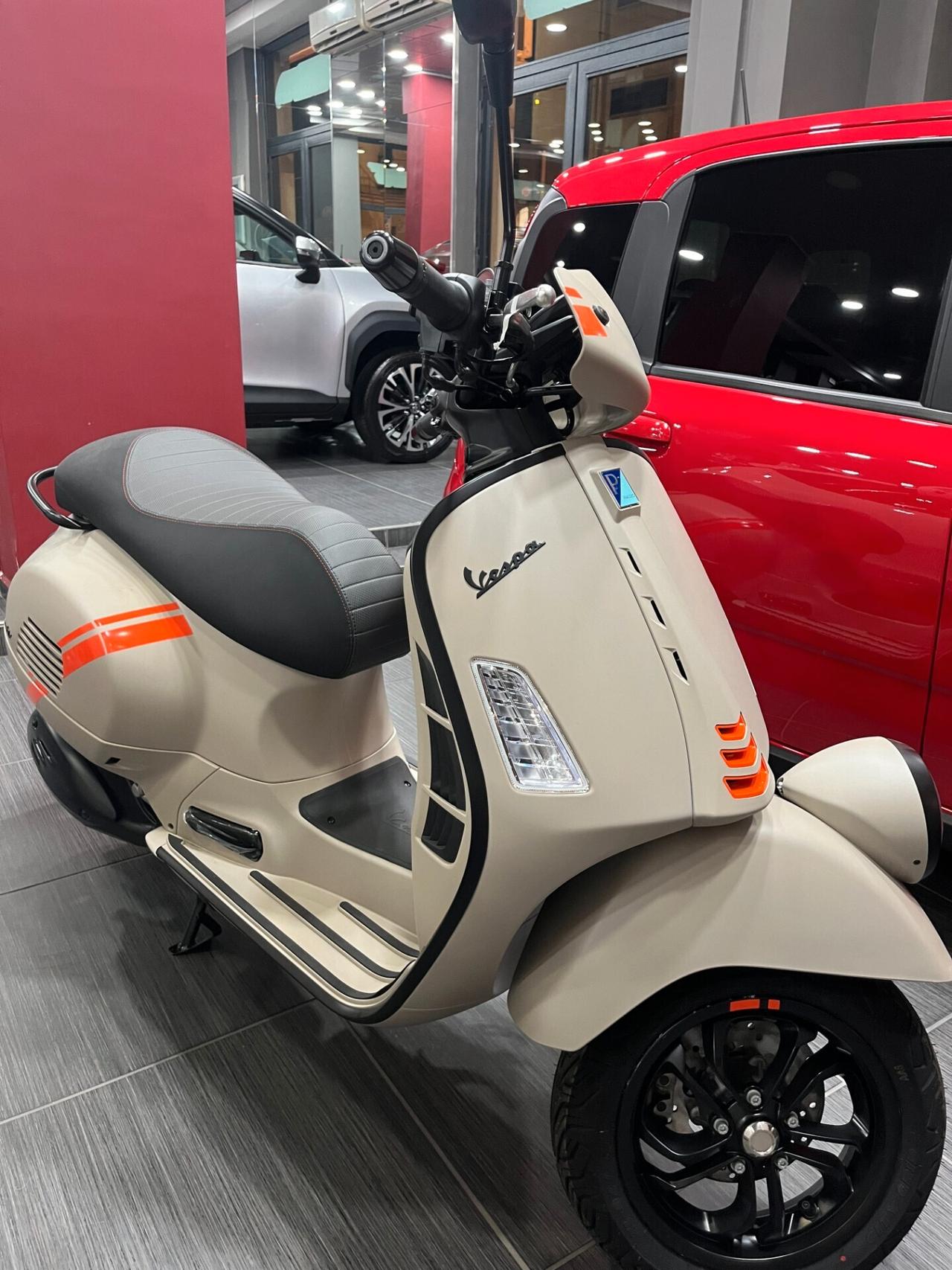 Vespa GTV 300 Beige Avvolgente - Pronta Consegna