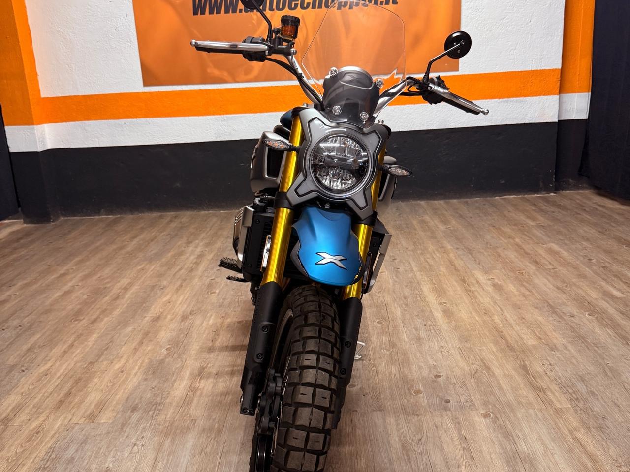 MERAVIGLIOSA CF-MOTO CON SOLI 2332 KM UNICO PROPRIETARIO