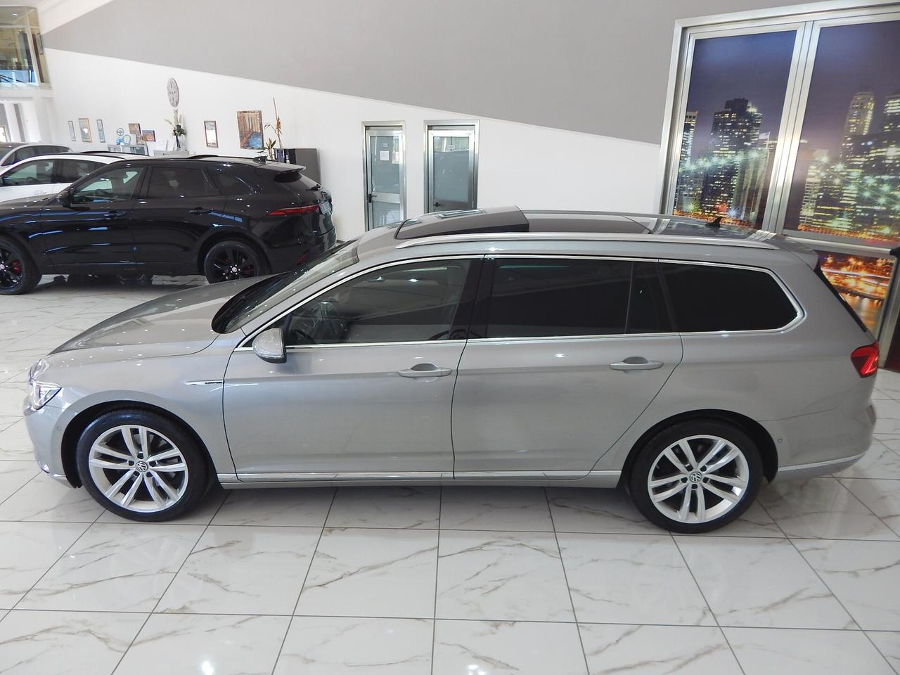 Volkswagen Passat Variant 2.0 TDI Highline 4motion 190cv DSG TETTO-NAVI-PELLE-LED