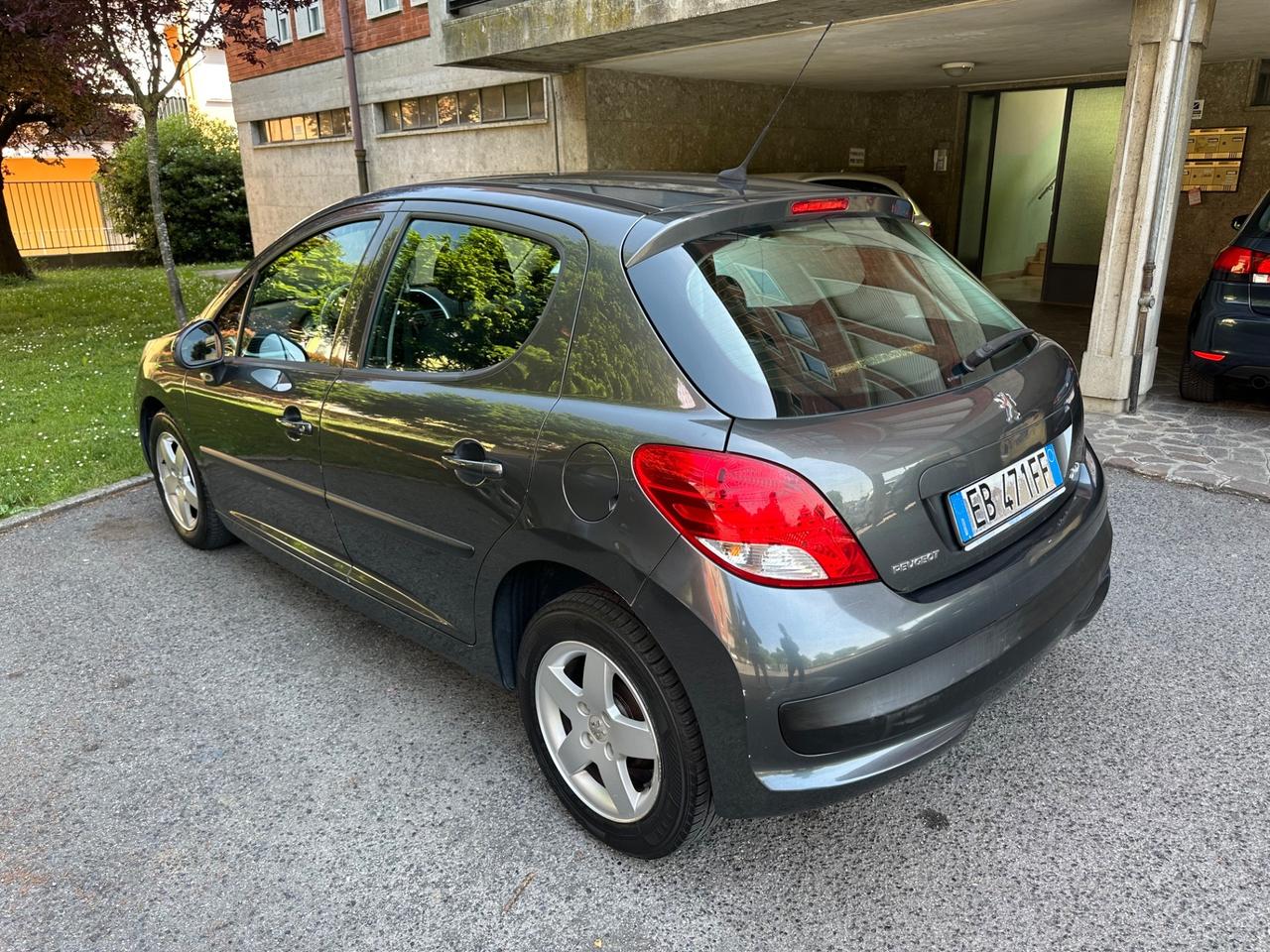 Peugeot 207 1.4 8V 75CV 5p. X Line