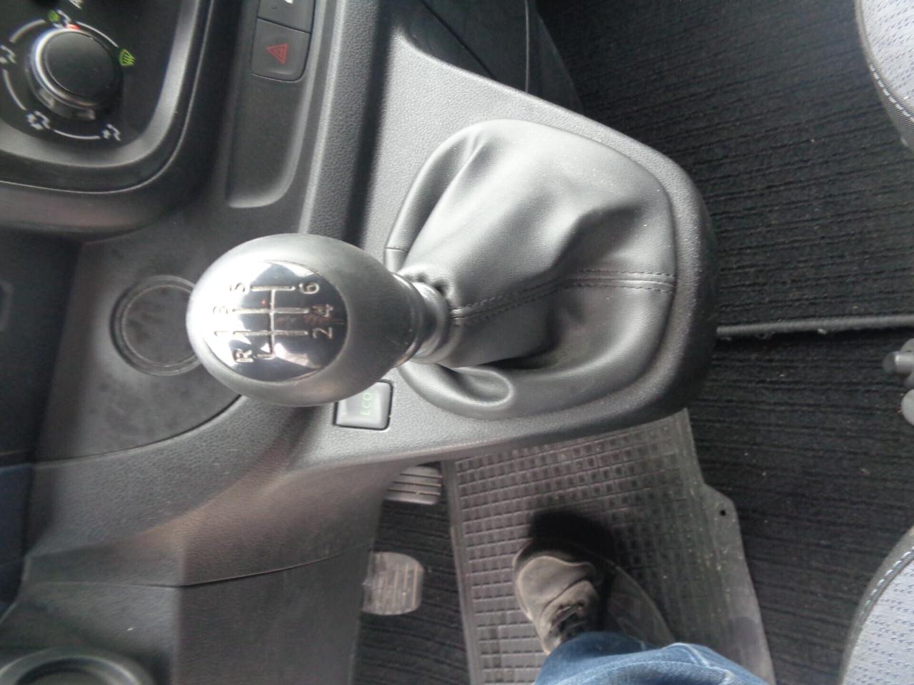 Vivaro 1.6 BiTurbo friziobne e volano km0 garz 12