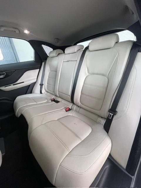 Jaguar F-Pace 3.0 D V6 300 CV AWD aut. R-Sport