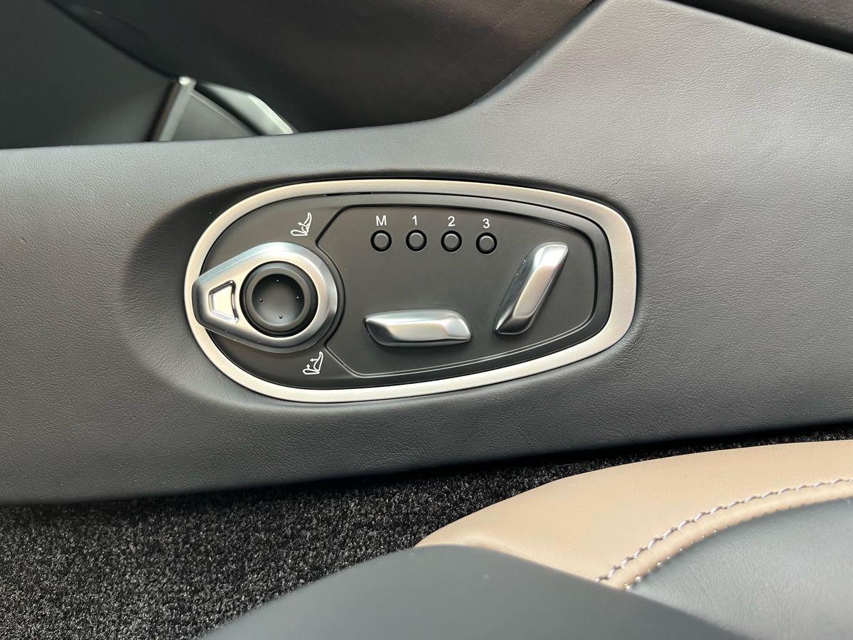 ASTON MARTIN DB12 Coupe 4.0 V8 auto
