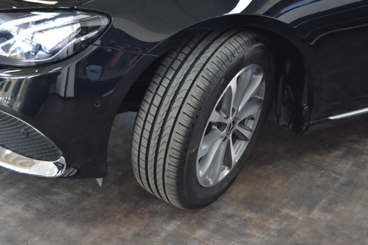 Mercedes E 220D Premium TETTO/Navi/Pelle/9G