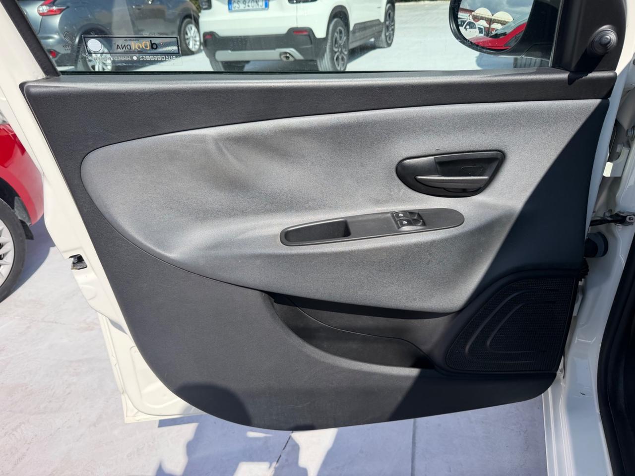 Lancia Ypsilon 1.2 69 CV 5 porte Platinum