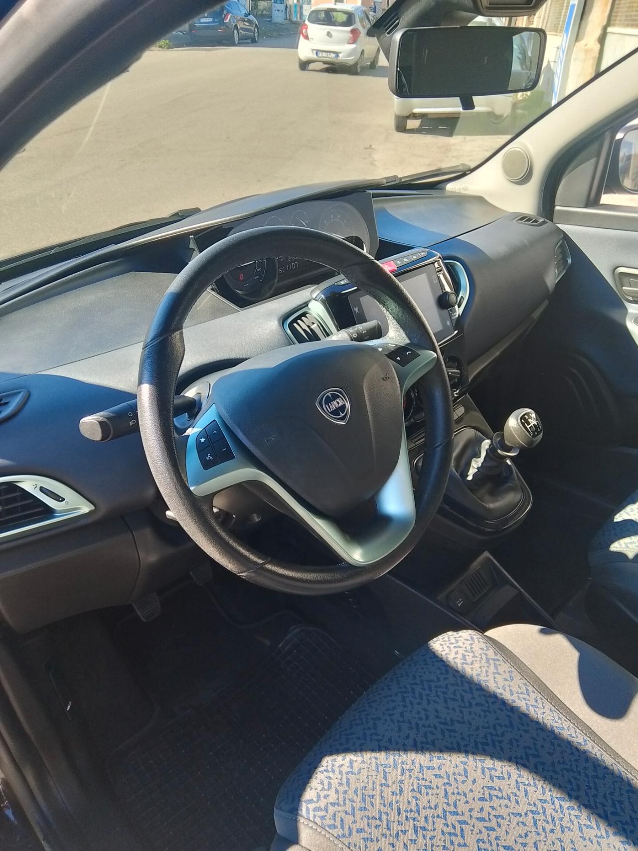 Lancia Ypsilon 1.0 FireFly 5 porte S&S Hybrid Gold Plus