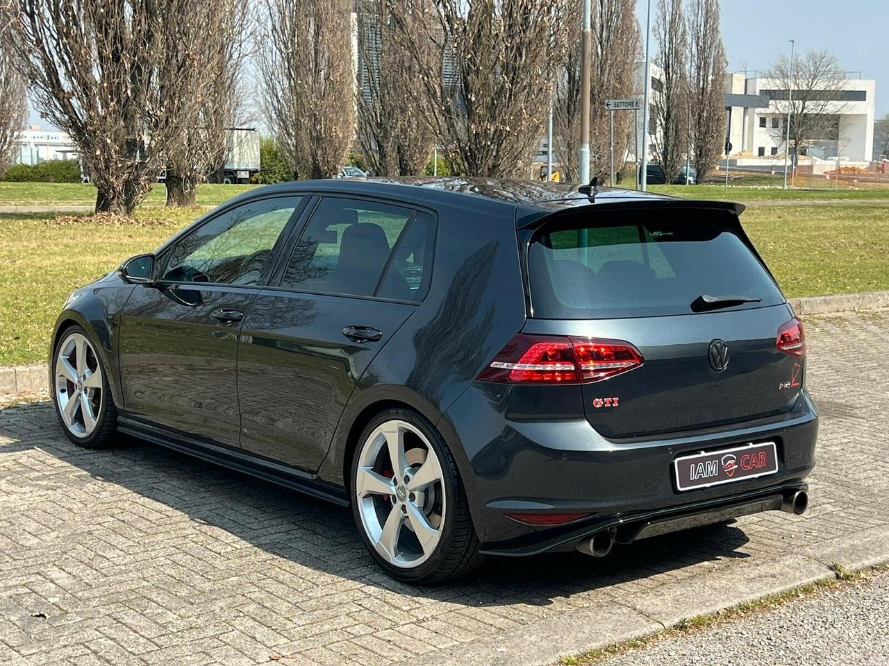 Volkswagen Golf GTI Performance 2.0 TSI DSG 230cv