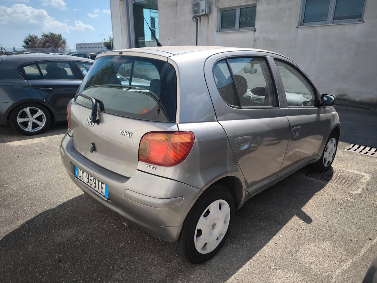 Toyota Yaris 1.0i 16V cat 5 porte Sol