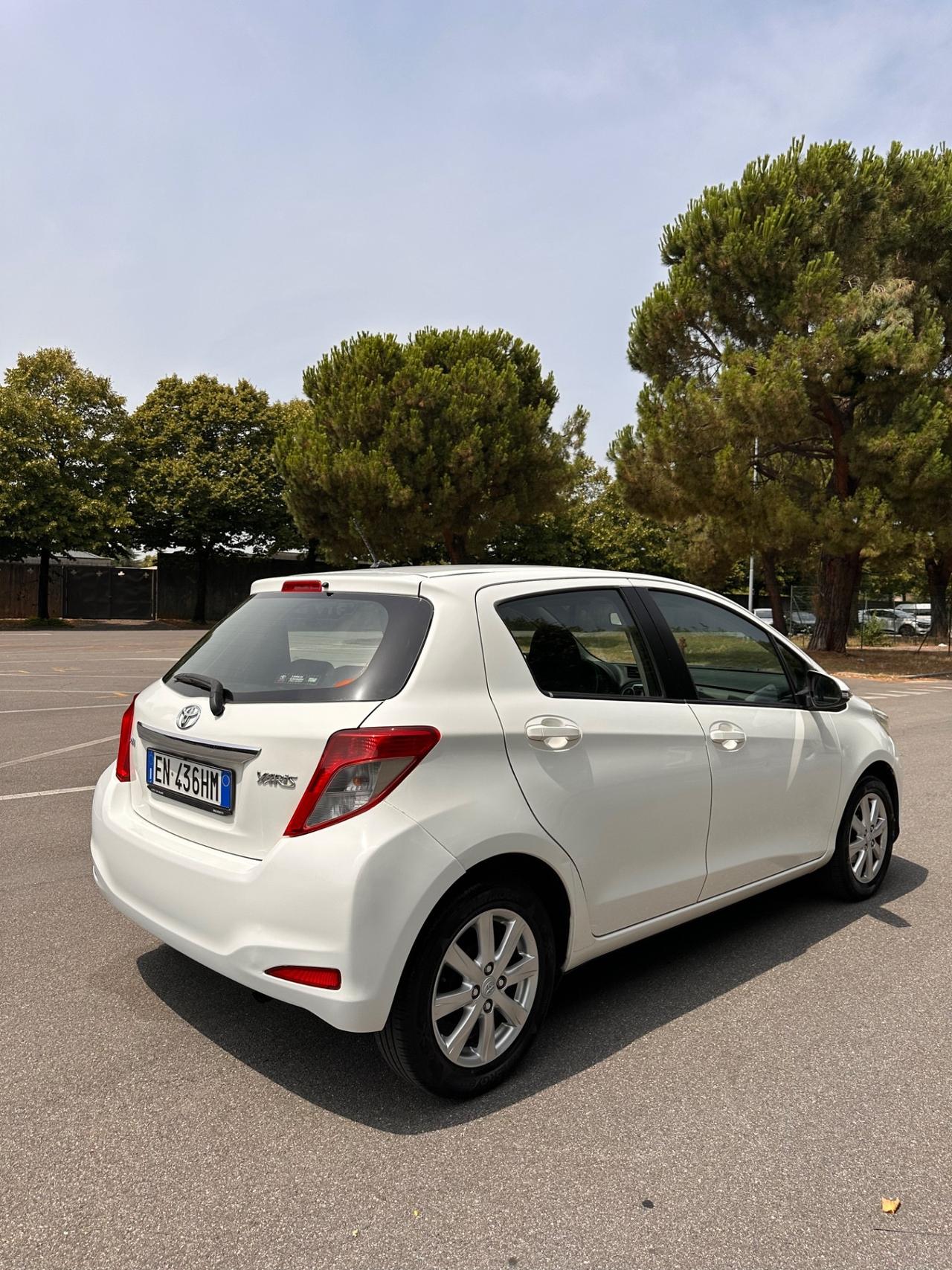 Toyota Yaris 1.0 5P Lounge