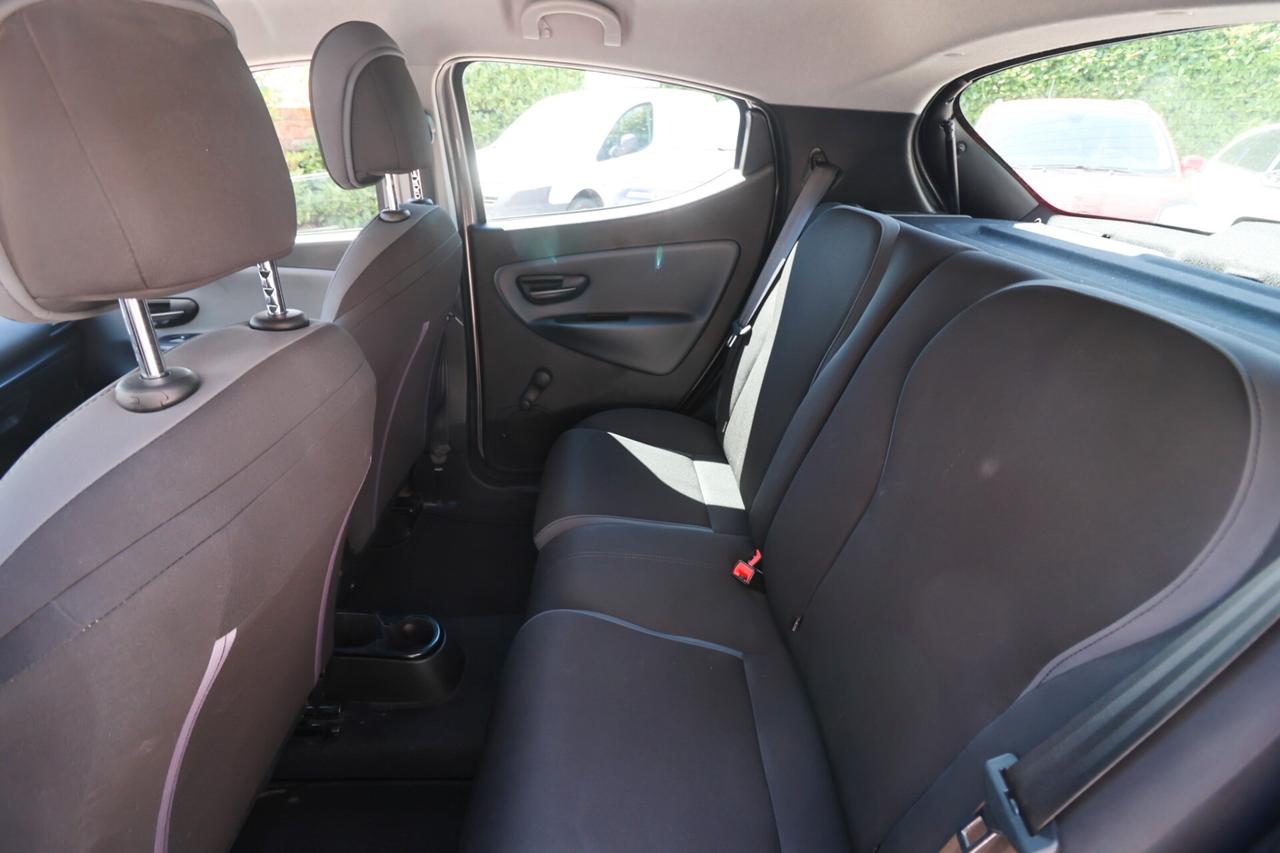 Lancia Ypsilon 1.2 69 CV 5 porte Silver