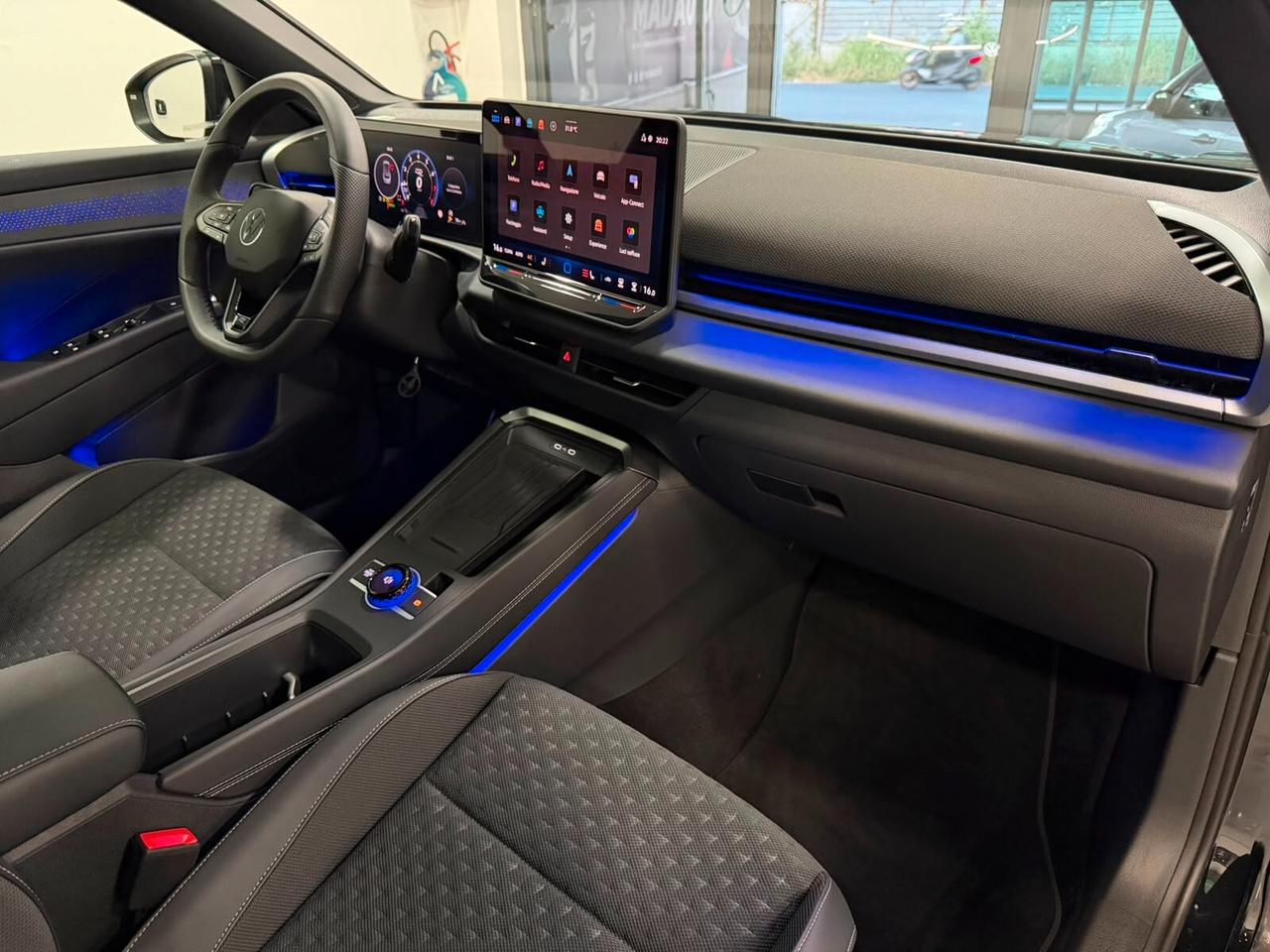 Volkswagen T-Roc 1.5 eTSI ACT 150 CV DSG R-Line