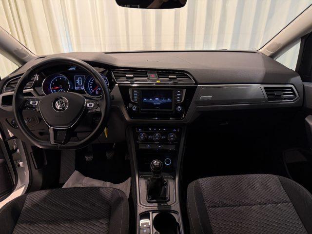 VOLKSWAGEN Touran 1.4 TSI Business 7P Navi Bluetooth 17" Family Pack
