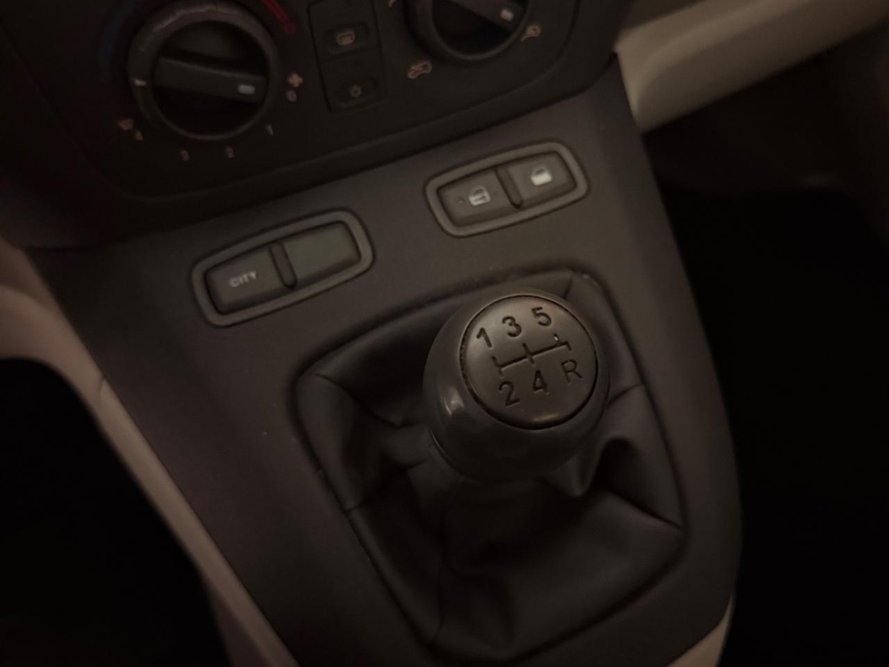 FANTASTICA FIAT IDEA CON SOLI 33.041 KM