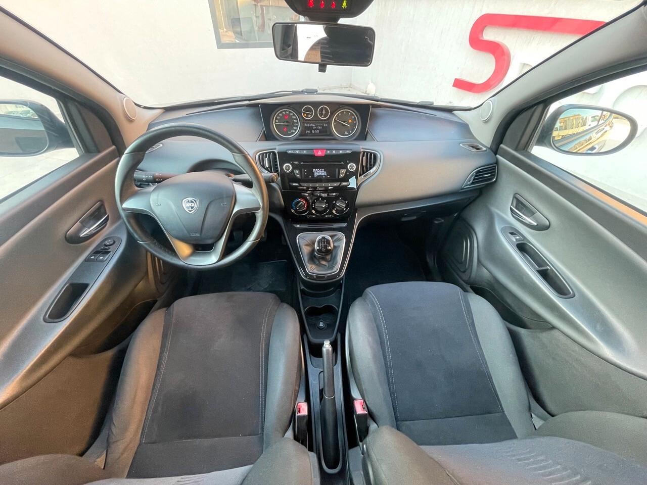 Lancia Ypsilon 1.2 69 CV 5 porte S&S Platinum