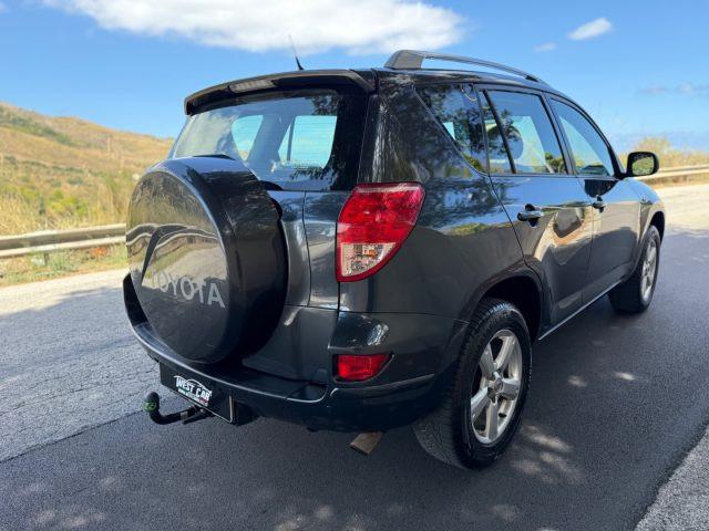 TOYOTA RAV 4 RAV4 2.2 D-4D Luxury CON GANCIO TRAINO