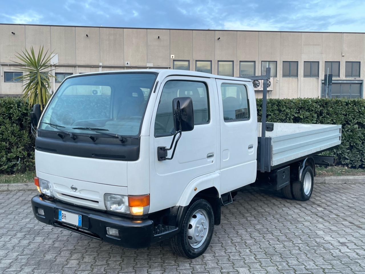 Nissan Cabstar 3.0 Doppia Cabina 6Posti