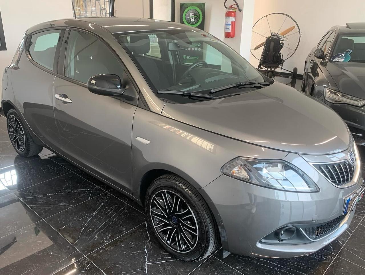 Lancia Ypsilon 1.0 FireFly 5 porte S&S Hybrid NEOPATENTATO