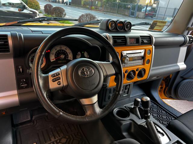 TOYOTA Land Cruiser FJ