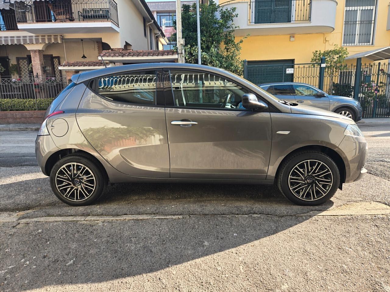 Lancia Ypsilon 1.0 FireFly 5 porte S&S Hybrid Gold