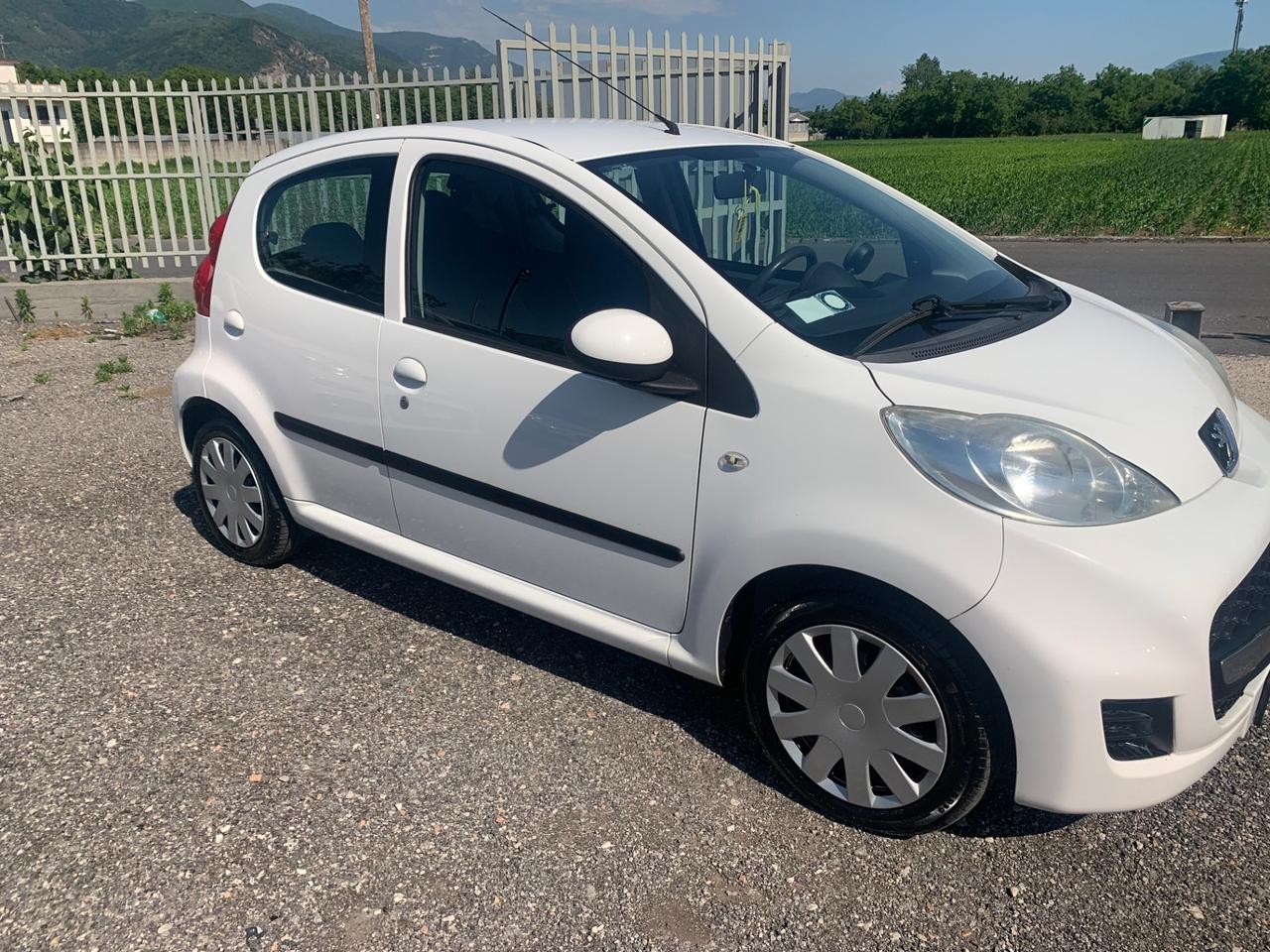 Peugeot 107 1.0 68cv 5p - 2011