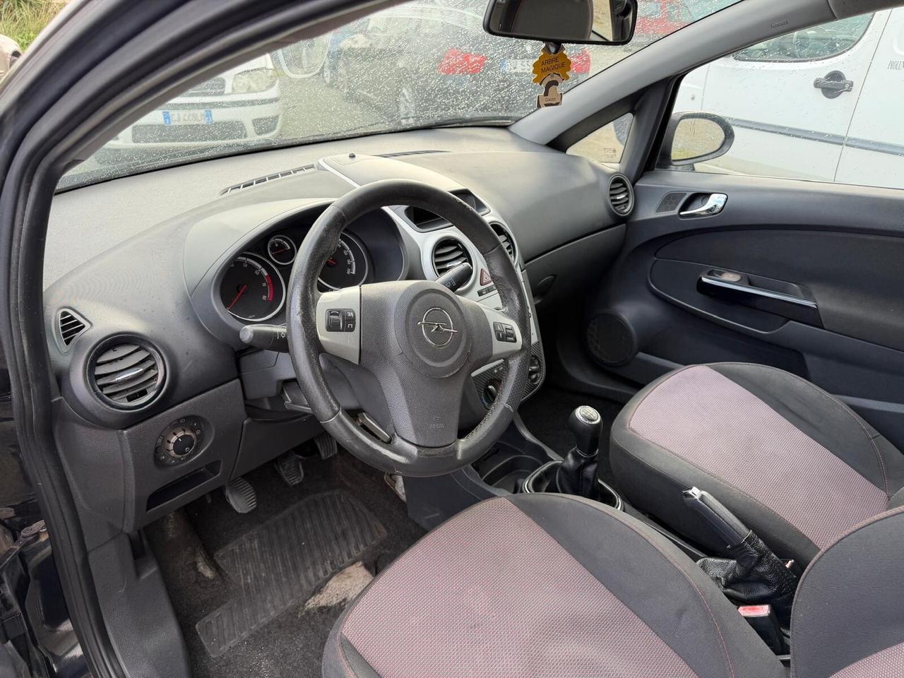 Opel Corsa Sport 1.2 benzina - Neopatentati